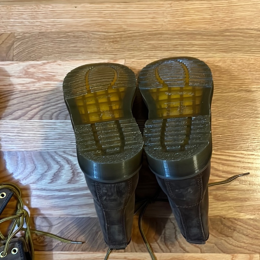 New Dr Martens 1460 brown distressed boots Size 9 - Picture 14 of 14